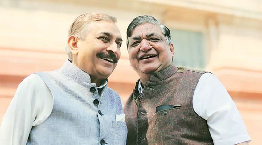 नरेश अग्रवाल ने अपनी राजनीति कांग्रेस पार्टी के साथ शुरू की थी। 1997 तक वह कांग्रेस के साथ ही रहे। (यह भी पढ़ें - मोदी और शाह 40 साल से हैं साथ, जानिए कैसे हुई थी दोनों की पहली मुलाकात) 