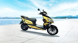 Okinawa की यह इलेक्ट्रिक स्‍कूटर सिंगल चार्ज में चलती है 139 किलोमीटर, TVS iQube, Ather 450X व Bajaj Chetak को देती है टक्‍कर