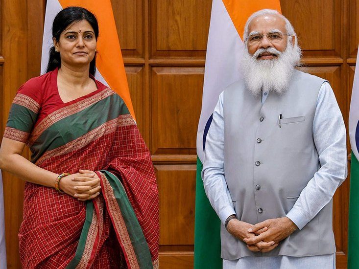 अनुप्रिया पटेल पिता के संसदीय क्षेत्र मिर्जापुर से लोकसभा सांसद हैं। नरेंद्र मोदी की सरकार में वह केंद्रीय मंत्री भी हैं।