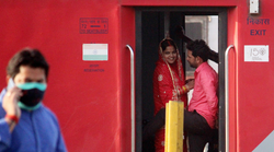 Indian Railways IRCTC खुले में थूकने की आदत पर लगाएगा लगाम, ला रहा खास पीकदाउन पाउच, जानें- कैसे होंगे इस्तेमाल?