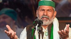 सोच लीजिये, सब रिकॉर्ड हो रहा है- लाइव इंटरव्यू में राकेश टिकैत और अंजना ओम कश्यप के बीच तीखी बहस