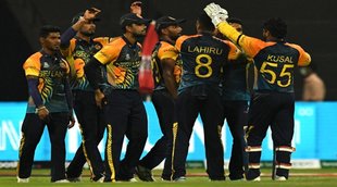 t20-world-cup-2021-srilanka-beats-namibia-easily-by-7-wickets-also-srilankan-players-came-on-ground-with-black-bands