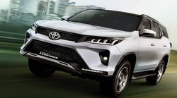 टोयोटा ने उतारा फॉर्च्यूनर लीजेंडर का 4X4 वैरिएंट, जानिए कितना होगा डाउनपेमेंट और ईएमआई