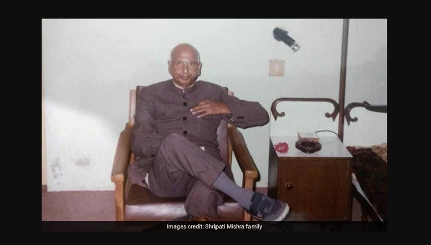 श्रीपति मिश्रा 19 जुलाई 1982 से 2 अगस्त 1984 तक यूपी के सीएम थे। जब उन्होंने इस पद की शपथ ली थी तब वह 63 साल के थे। (यह भी पढ़ें- आपस में कट्टर दुश्मन हैं यूपी के ये 8 राजनेता, कर चुके हैं जानलेवा हमला)
