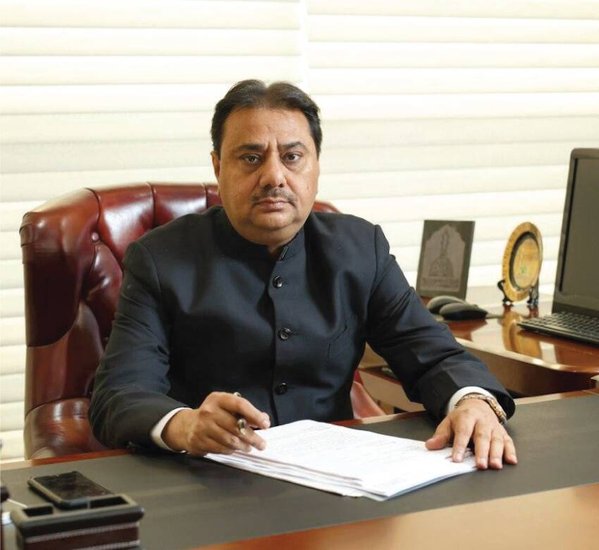 आजमगढ़ की मुबारकपुर सीट से बीएसपी एमएलए शाह आलम उर्फ गुड्डु जमाली यूपी विधानसभा के सबसे अमीर सदस्य हैं। इनके पास 118 करोड़ रुपए की संपत्ति है। एजुकेशन की बात करें तो गुड्डु जमाली ने बीकॉम और एमबीए किया है। (यह भी पढ़ें: राजा भैया से मुख्तार अंसारी तक, जानिए किस वीआईपी नंबर की गाड़ियों से चलते हैं यूपी के ये 7 बाहुबली नेता )