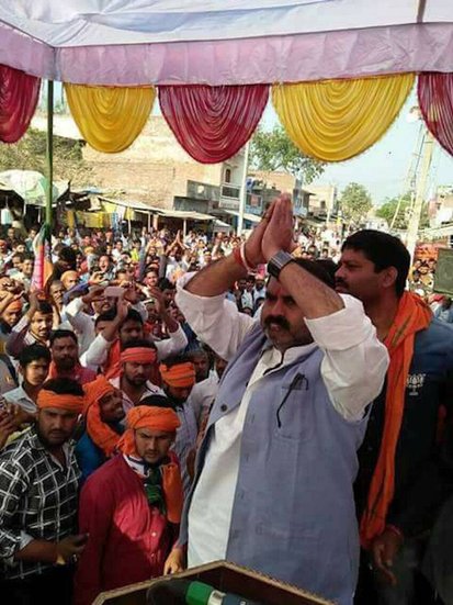 गोंडा के कर्नलगंज से बीजेपी विधायक अजय प्रताप सिंह ने अपनी संपत्ति करीब पचास करोड़ घोषित की थी। वह इंटर पास हैं। (यह भी पढ़ें: मुलायम फैमिली ही नहीं यूपी के इन परिवारों में भी है नेताओं की भरमार, कोई पीएम तो कोई रहा सीएम)