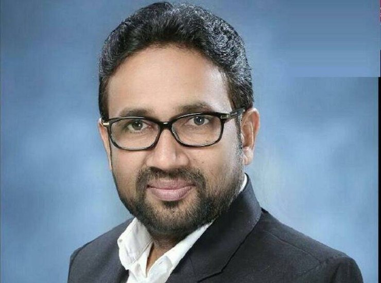 रसड़ा से बसपा विधायक उमाशंकर सिंह के पास चालीस करोड़ की संपत्ति है। उमाशंकर सिंह ने सिर्फ इंटर तक की पढ़ाई की है। (यह भी पढ़ें - मायावती से भी अमीर हैं BSP के ये विधायक, जानिए कौन हैं सबसे ज्यादा संपत्ति वाले यूपी के 7 MLA)