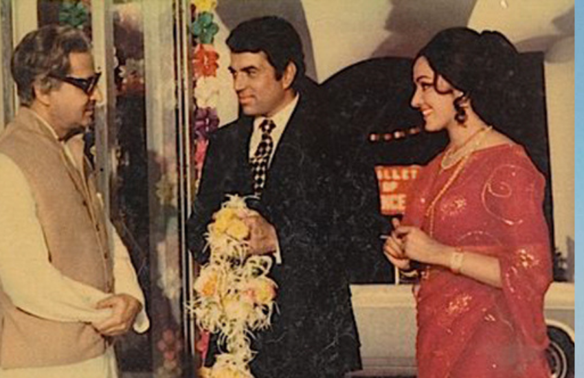 70 के दशक में हेमा- धर्मेंद्र की जोड़ी न केवल फिल्म हिट कराने की सुपर हिट फॉर्मूला बन गए थे और यही कारण था कि इस जोड़ी ने दो रिकार्ड अपने नाम किए हैं। इसे भी पढ़ें- श्रीदेवी, जूही चावला और हेमा मालिनी की बेटियों में है ये खास कनेक्शन, क्या जानते हैं आप?