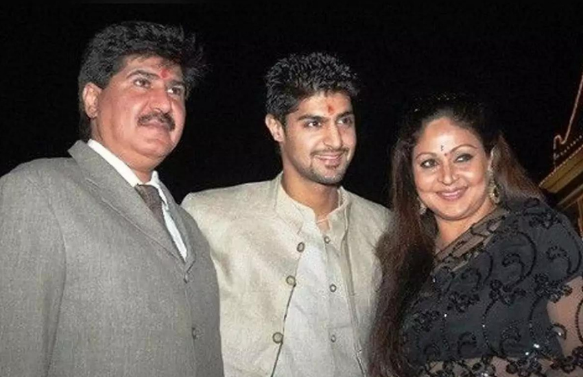 80 के दशक की एक्ट्रेस रति अग्निहोत्री ने बिजनेसमैन अनिल विरमानी से शादी की थी। अपनी शादी के 30 साल 2015 में 55 साल की रति ने अपने पति अनिल विरमानी से तलाक लेकर अलग होने का फैसला लिया था।