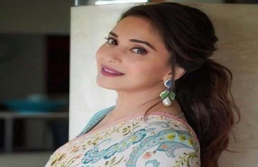बॉलीवुड की धक-धक गर्ल माधुरी दीक्षित को भी एक समय  ‘नो प्रेग्नेंसी कांट्रेक्ट’(No pregnancy contract) साइन करना पड़ा था। डायरेक्टर सुभाष घई फिल्म खलनायक के दौरान माधुरी से ये कांट्रेक्ट साइन कराया था।  