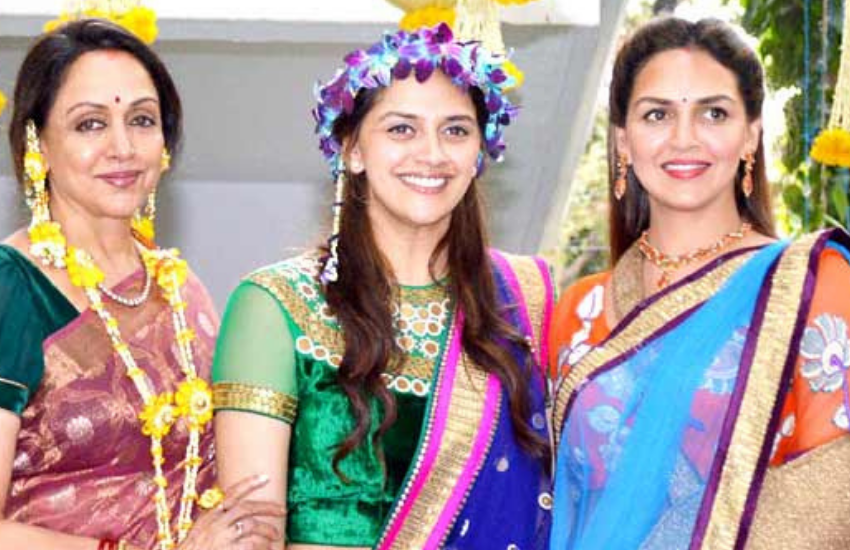 हेमा मालिनी ने एक बातचीत में बताया था कि श्रीदेवी को याद करते हुए बताया था कि उनकी बेटी ईशा देओल की लांचिंग बोनी कपूर और श्रीदेवी के होम प्रोडक्शन से ही हुई थी और हेमा खुद ईशा देओल की लांचिंग को लेकर चिंतित थीं। उस वक्त श्रीदेवी प्रेग्नेंट थीं। श्रीदेवी की छोटी बेटी ख़ुशी उस वक्त गर्भ में थीं।