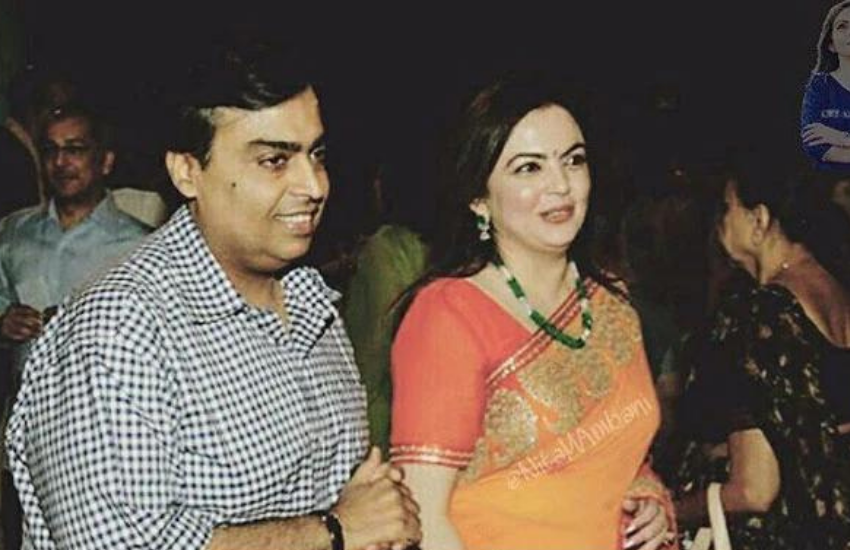 मुकेश अंबानी और नीता अंबानी से प्रेयर आंटी का कनेक्शन बेहद खास है, क्योंकि प्रेयर आंटी नीता अंबानी की मां और मुकेश अंबानी की सास हैं।