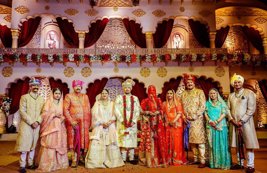 सतपाल महाराज के छोटे बेटे सुयश रावत से मोहिना की शादी चर्चित शादियों से एक थी।