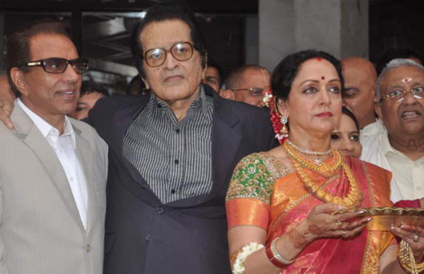 मनोज कुमार ने धर्मेंद्र की उन दिनों काफी मदद की थी, लेकिन धर्मेंद्र अच्छे ब्रेक का इंतजार कर थक गए थे। इसे भी पढ़ें- धर्मेन्द्र से शादी कर लौटी हेमा मालिनी से नाराज मनोज कुमार ने पूरे दिन सेट पर रखा था बिठाए