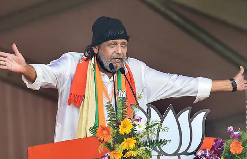 मिथुन चक्रवर्ती भी 71 की उम्र में पर्दे पर कब्जा जमाए हुए हैं। फिल्मों के साथ वह टीवी के रियलिटी शोज का भी हिस्सा बनते हैं।