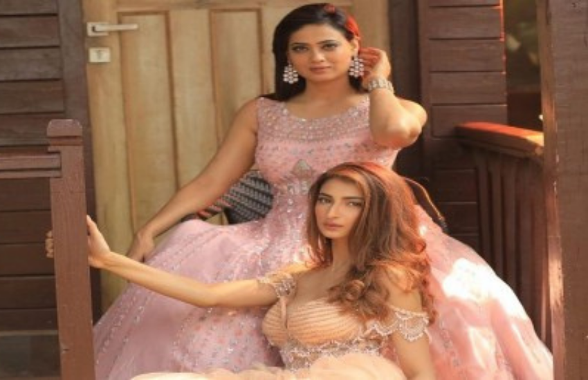 पलक तिवारी का फोटोजेनिक फेस और बोल्ड स्टाइल उन्हें उनकी मां की ट्रू कॉपी बनाता है।