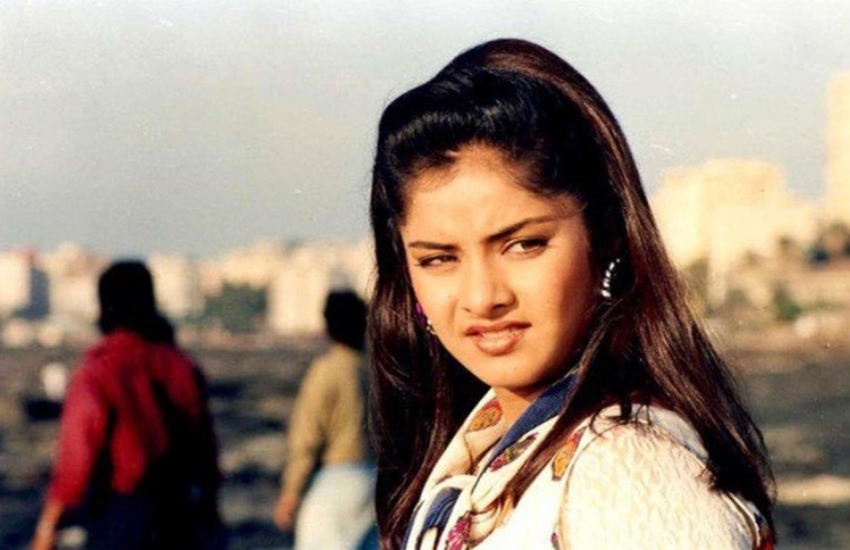 एक्ट्रेस दिव्या भारती की मौत केवल 19 साल की उम्र में हो गई थी। घर की बालकनी से गिरने से उनकी मौत हो गई थी।