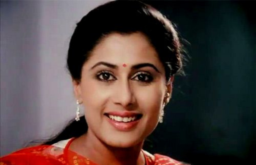 राज बब्बर की दूसरी पत्नी स्मिता पाटिल भी बेहद कम उम्र में इस दुनिया को छोड़ गई थीं। स्मिता पाटिल की मौत बेटे प्रतीक के जन्म के कुछ दिनों बाद ही हो गई थी। उस समय उनकी उम्र 31 साल थी।