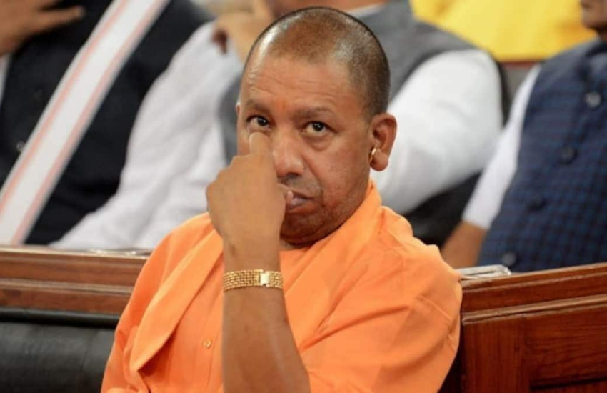 तब उन्होंने उस दर्जी के लिए पुलिसिया रवैये के खिलाफ सड़क पर धरना दिया था। खास बात यह थी कि भीषण गर्मी की दोपहर में वह धरने पर बैठे थे। इसे भी पढ़ें- शादी से लेकर बीमारी तक की मदद के लिए योगी के जनता दरबार आते हैं फरियादी, जानें कैसे पहुंचे सीएम तक