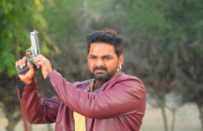 खास बात ये है कि पवन सिंह के ठाट किसी बॉलीवुड सिंगर से कम नहीं है। पवन, खेसारी लाल यादव से भी ज्यादा हिट हैं।