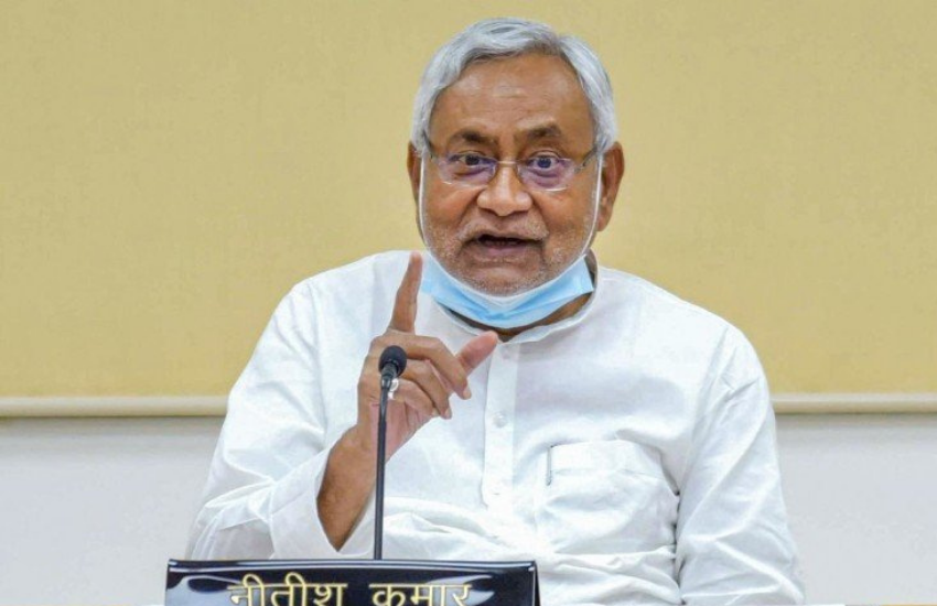जागरण जोश के अनुसार बिहार के सीएम नीतीश कुमार को प्रतिमाह 215,000 रुपये बतौर सैलरी मिलते हैं। इस लिस्ट में वे 14वें स्थान पर हैं।
