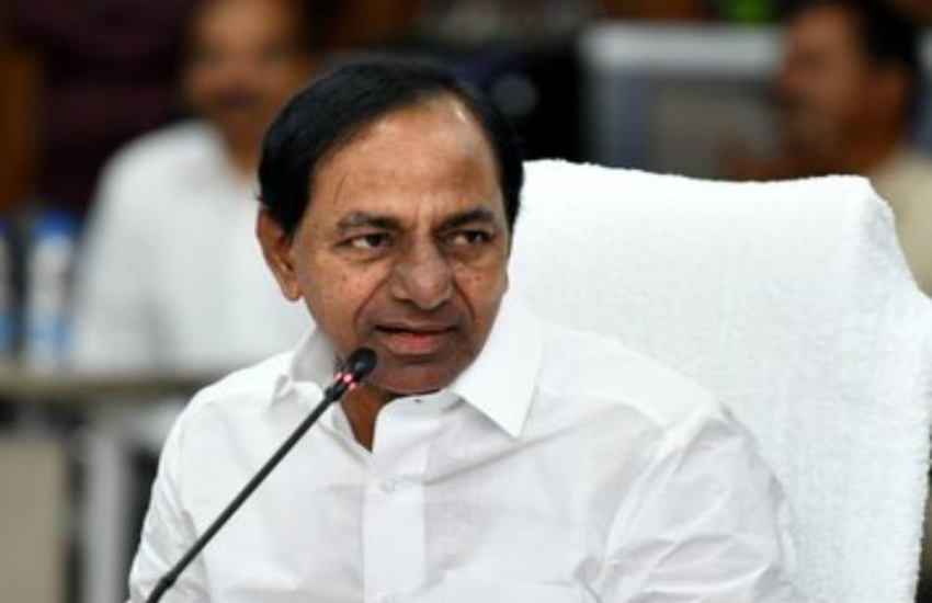 सबसे ज्यादा सैलेरी की बात करें तो तेलंगाना के सीएम के चद्रशेखर राव का नाम सबसे ऊपर है। उनको प्रतिमाह रुपये 410,000 रुपए मिलते हैं।