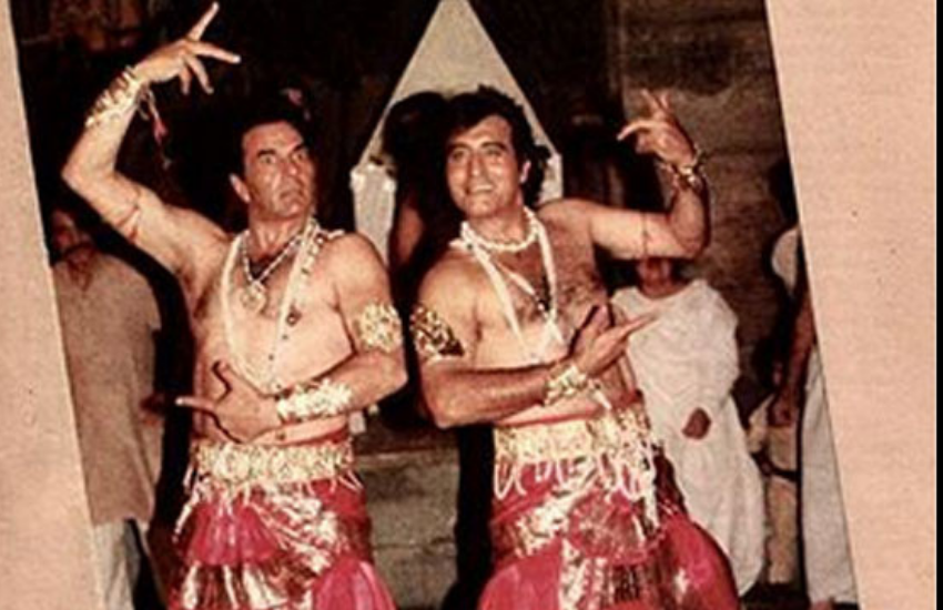 इस फिल्म के एक सीन में धर्मेंद्र को विनोद खन्ना को पीटना था। सीन शूट हो गया और जब शाम को धर्मेंद्र, विनोद से मिले तो उन्हें देखकर हैरान रह गए। इसे भी पढ़ें - धर्मेंद्र की मां को हेमा मालिनी के लिए पसंद थे ये एक्टर, सनी देओल की दादी ने बेटे की दूसरी शादी रोकने का बनाया था ये प्लान