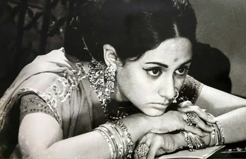 संजीव ने जया के साथ जितनी फिल्में की थी वह हिट भी रही थीं। इसे भी पढ़ें- हेमा मालिनी के साथ मुमताज के भाई ने की थी ऑनस्क्रीन सख्ती, अवार्ड फंक्शन में चली गई थी जान