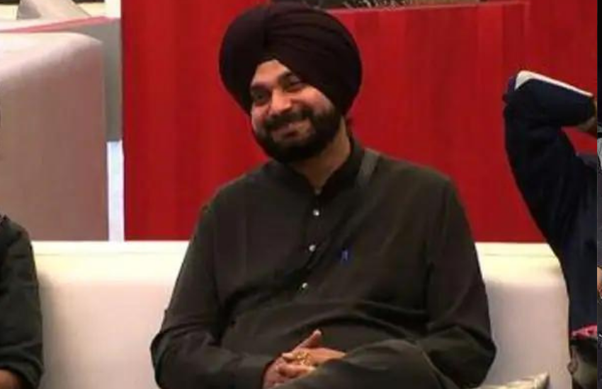 पॉलिटिशयन नवजोत सिंह सिद्धू ने बिग बॉस 6 में हिस्सा लिया था। उन्होंने भी शो को बीच में ही छोड़ा था। शो छोड़ने का कारण उन्होंने राजनीतिकबताया था।Photos: Social Media