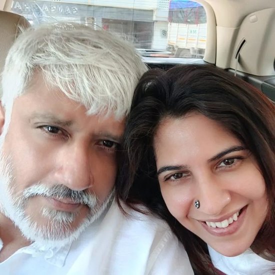 तलाक के 23 साल बाद विक्रम भट्ट एक बार फिर से मैरिड लाइफ एंजॉय कर रहे हैं। विक्रम की दूसरी पत्नी श्वेतांबरी सोनी हैं। श्वेतांबरी बॉलीवुड की मशहूर मेकअप आर्टिस्ट नम्रता सोनी की बहन हैं।