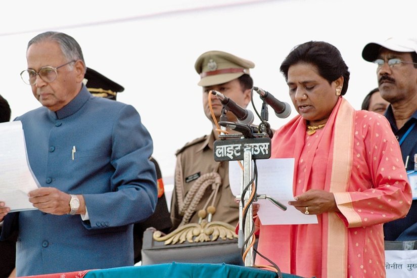 मायावती सबसे पहले 3 जून 1995 से 18 अक्टूबर 1995 तक सीएम रहीं। फिर 21 मार्च 1997 से 21 सितंबर 1997 तक दोबारा मुख्यमंत्री बनीं। तीसरी बार वह 3 मई 2002 से 29 अगस्त 2003 तक मुख्यमंत्री रहीं।