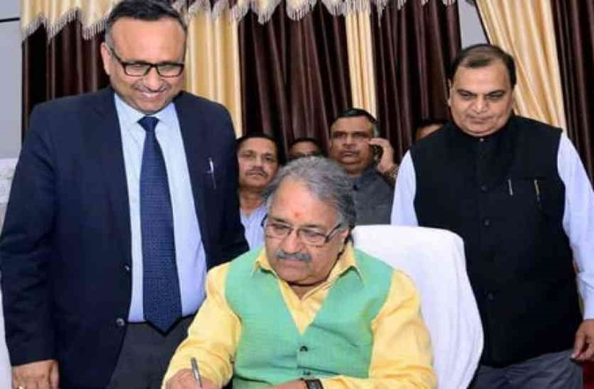 बाद में बीजेपी ने उन्हें राष्ट्रीय कोषाध्यक्ष बनाकर उनका प्रमोशन कर दिया।