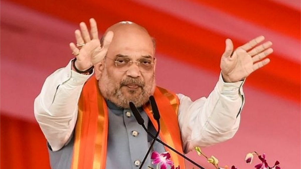 लखनऊ में आयोजित कार्यक्रम में उत्तरप्रदेश की कानून व्यवस्था को लेकर गृह मंत्री अमित शाह के द्वारा दिए गए बयानों पर सोशल मीडिया यूजर्स ने सवालों की बौछार करते हुए जमकर प्रतिक्रिया दी। (फोटो: पीटीआई) 
