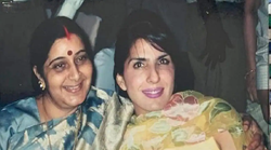 सोनिया, मुलायम व सुषमा स्वराज संग पत्रकार अरूसा की फोटो शेयर कर कैप्टन ने पूछा- क्या ये सारे पाकिस्तानी एजेंट