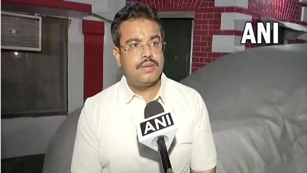 लखीमपुर खीरी हिंसा मामले में केंद्रीय गृह राज्य मंत्री अजय मिश्रा का बेटा आशीष मिश्रा शनिवार को क्राइम ब्रांच के सामने पेश हुआ। (फोटो: एएनआई)
