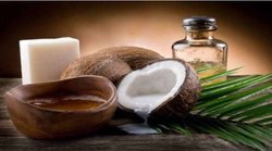 Skin Care: सर्दियों में त्वचा के लिए किसी रामबाण से कम नहीं है नारियल का तेल, मिलते हैं हैरान कर देने वाले फायदे
