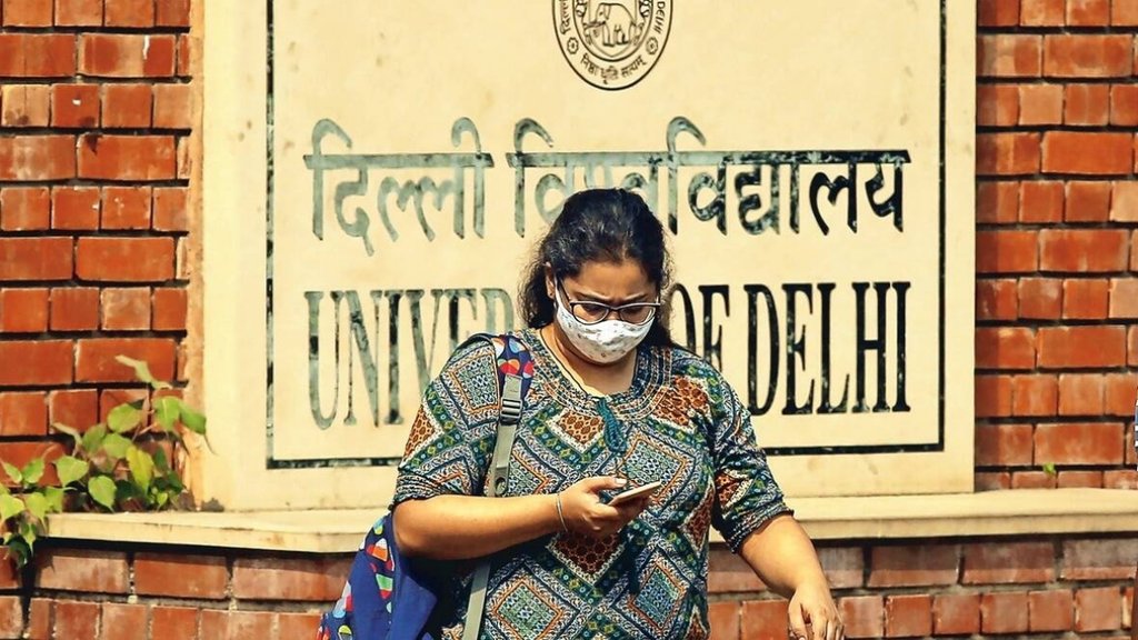 सुषमा स्वराज और वी डी सावरकर के नाम पर दिल्ली विश्वविद्यालय के नए कॉलेजों के नाम रखे जाएंगे। (एक्सप्रेस फाइल फोटो)
