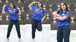 टीम इंडिया की जर्सी में युजवेंद्र चहल की पत्नी धनश्री वर्मा ने लगाई डांस फ्लोर पर आग, भारतीय गेंदबाज ने किया ये कमेंट; देखें Video