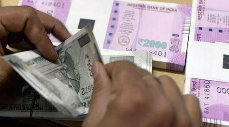 यूपी में सरकारी कर्मचारियों को बोनस का तोहफा