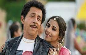 नसीरुद्दीन शाह ने डर्टी पिक्चर में विद्या बालन के साथ रोमांस किया था। 2011 में रिलीज हुई इस फिल्म के समय विद्या की उम्र 32 साल की थी, जबकि नसीरुद्दीन शाह उस वक्त 60 साल के थे। दोनों की उम्र में करीब 28 साल का अंतर है।