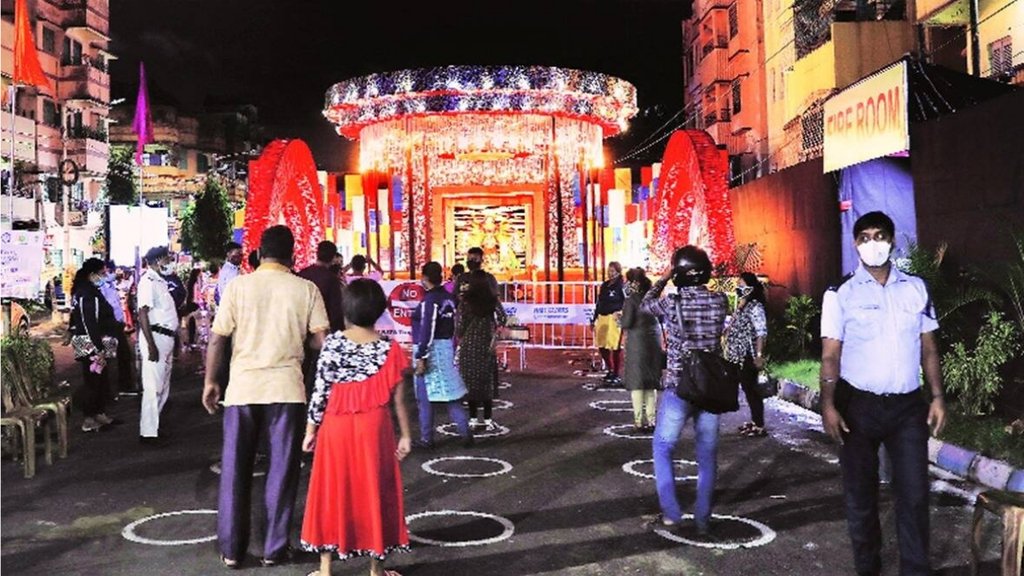 विश्व हिंदू परिषद ने मध्यप्रदेश के रतलाम के पूजा पंडाल में गैर हिंदुओं के न आने का फरमान जारी किया है। (फोटो: एक्सप्रेस फोटो)