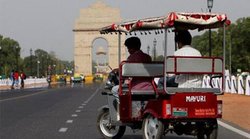 रिक्शा चालक को आयकर विभाग ने भेज दिया तीन करोड़ की टैक्स चोरी का नोटिस, हक्का-बक्का रह गया ड्राइवर