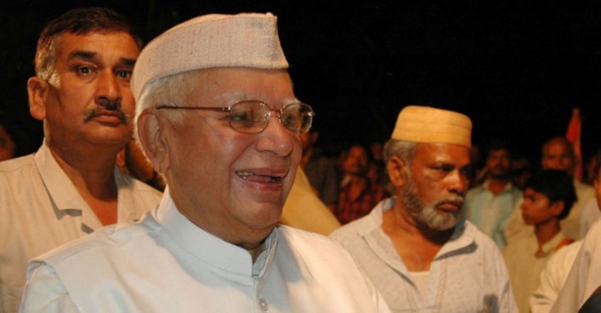 दिवंगत नारायण दत्त तिवारी भी तीन बार यूपी के मुख्यमंत्री बने। पहली बार 21 जनवरी 1976 से 30 अप्रैल 1977 तक, दूसरी बार 3 अगस्त 1984 से 10 मार्च 1985 तक और तीसरी बार 25 जून 1988 से 5 दिसंबर 1989 तक वह राज्य के सीएम रहे। (यह भी पढ़ें - योगी से पहले 20 लोग रहे यूपी के सीएम, ये 7 नेता बने थे सबसे अधिक उम्र में मुख्यमंत्री)