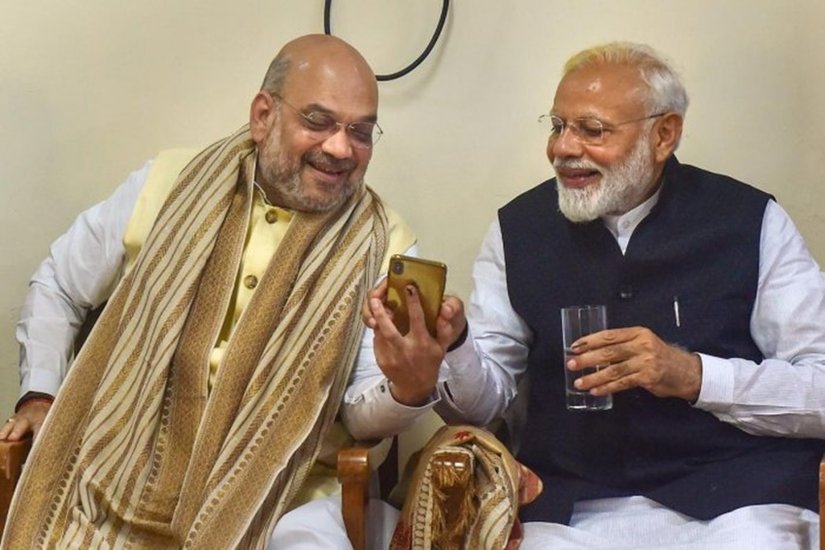 1982 में हुई मोदी शाह की वो मुलाकात दोनों के दोस्ती की शुरुआत थी। हर बीतते साल के साथ दोनों की दोस्ती भी गाढ़ी होती गई। 