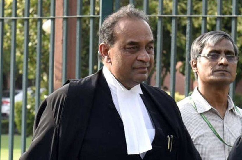 पूर्व अटॉर्नी जनरल और सीनियर एडवोकेट मुकुल रोहतगी की फीस की बात करें तो Pathlegal ने 2017 में एक रिपोर्ट छापी थी जिसमें लिखा था कि तब उनकी फीस 5 लाख रुपए प्रति सुनवाई हुआ करती थी।