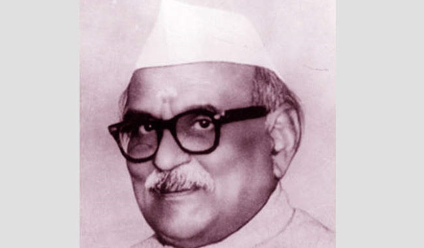 यूपी के दूसरे सीएम थे संपूर्णानंद। वह 28 दिसंबर 1954 से 6 दिसंबर 1960 तक प्रदेश के मुख्यमंत्री रहे। संपूर्णानंद लगातार सबसे ज्यादा दिनों तक यूपी सीएम की कुर्सी पर बने रहने वाले नेता के तौर पर भी याद किये जाते है हैं। वह लगातार 5 साल 344 दिन तक मुख्यमंत्री रहे। (यह भी पढ़ें- आपस में कट्टर दुश्मन हैं यूपी के ये 8 राजनेता, कर चुके हैं जानलेवा हमला)