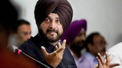 सिद्धू के लिए अब एक ही कुर्सी बची है- संबित पात्रा से किया गया सवाल तो अर्चना पूरण सिंह का नाम लेकर ऐसे लेने लगे चुटकी