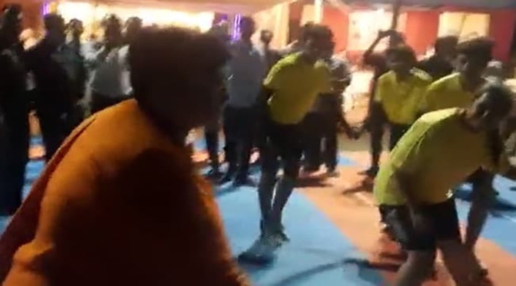 कबड्डी खेलती भाजपा सांसद प्रज्ञा ठाकुर। वायरल हो रहे वीडियो का ग्रैब कबड्डी खेलती भाजपा सांसद प्रज्ञा ठाकुर। वायरल हो रहे वीडियो का ग्रैब