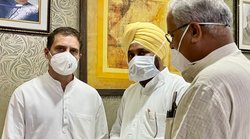 पहले एयरपोर्ट पर रोका गया, फिर लखनऊ से लखीमपुर के लिए रवाना हुए राहुल गांधी