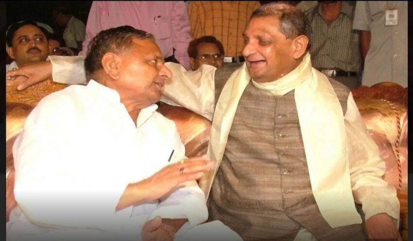 इलाहाबाद के बरांव रियासत के रेवती रमण सिंह बड़े समाजवादी नेता हैं। मौजूदा समय में वह समाजवादी पार्टी से राज्यसभी सदस्य हैं। रेवती रमण के पास फॉर्च्यूनर कार है।
